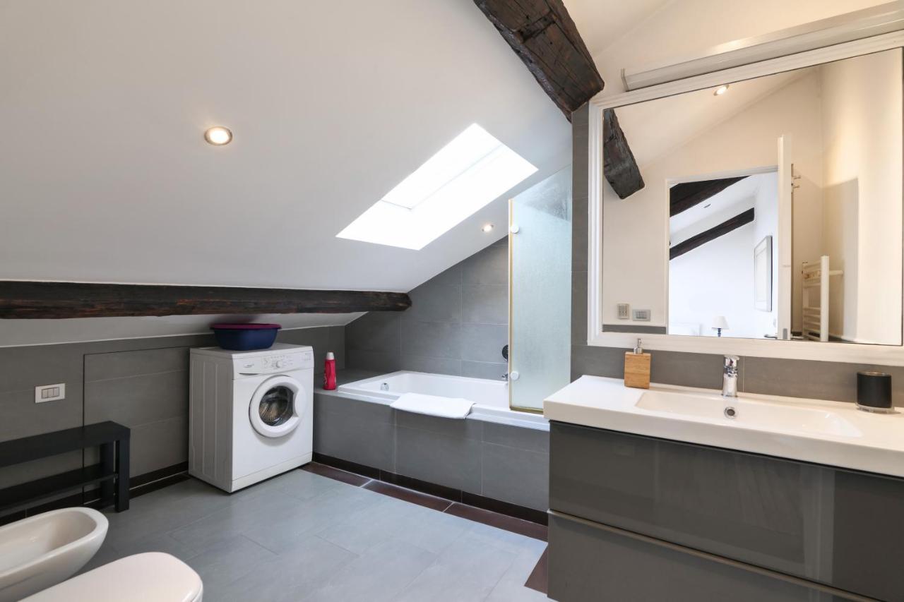 Elegant P.venezia Attic Appartamento