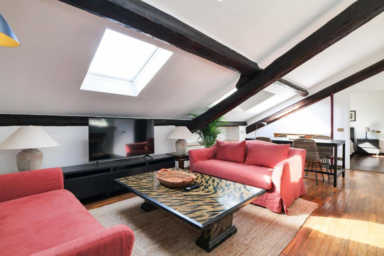 Elegant P.venezia Attic Milan